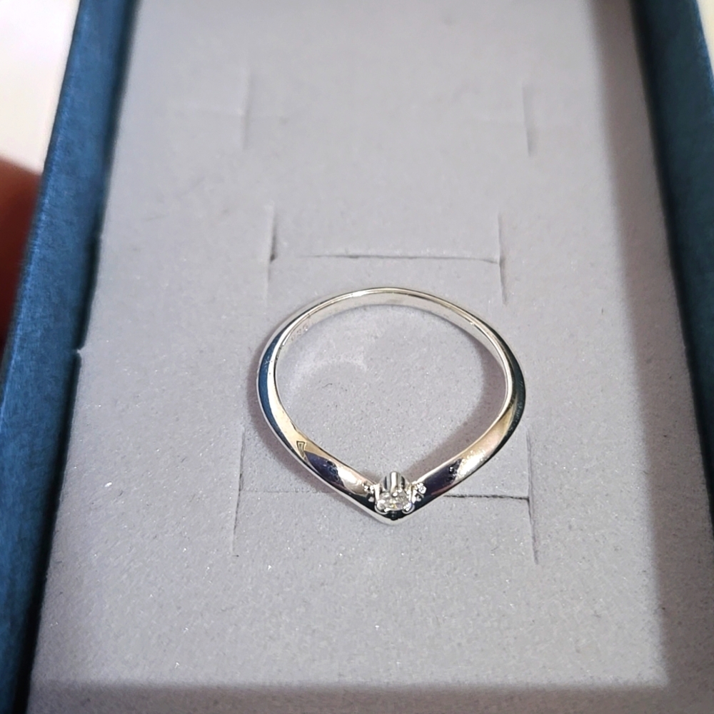 New In The Box Elegant 925 Sterling Silver Ring with a Crystal Accent
